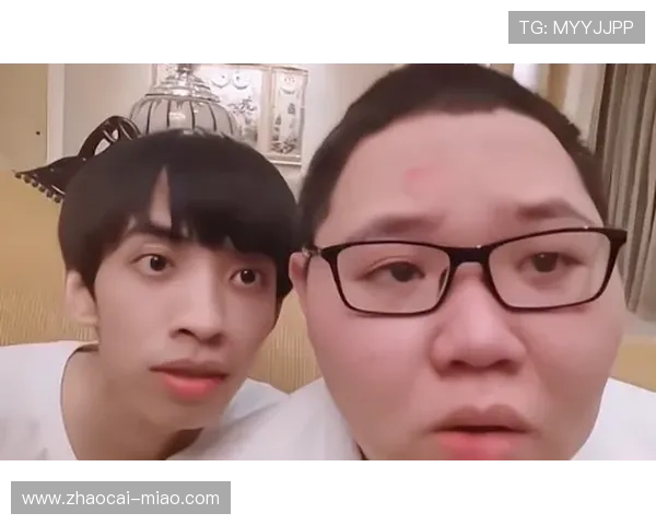 PDD小马直播首秀引爆全网,精彩看点全解析 PDD小马直播首秀引爆全网,精彩看点全解析